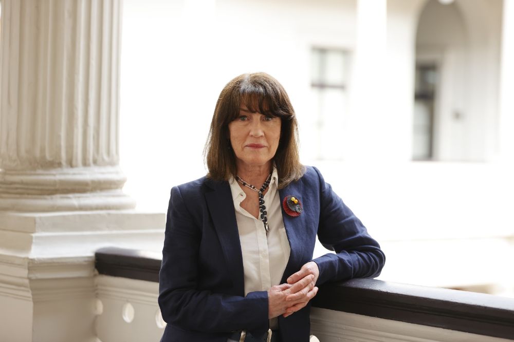  “En la Universidad tenemos un sistema de autoevaluación institucional que no depende de la acreditación; lo hacemos año a año”, señaló la profesora Mizala.